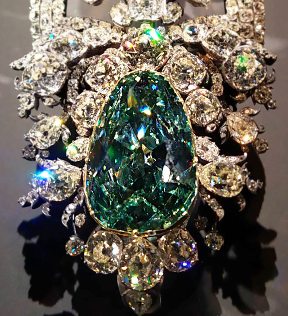 Close-up of the dresden green diamond it its hat clasp ornament.